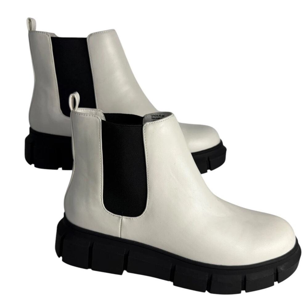BP‎ NIYA Womens Size 9 LUG SOLE CHELSEA BOOT White with Black Sole NWOB